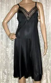 NWT SZ 34 VINTAGE OLGA SECRET HUG BLACK SILKY NYLON LACE TRIM FULL SLIP 1373