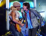 Lenny Kravitz and Mick Jagger perform at the My VH-1 Music Awards - Old Photo 11