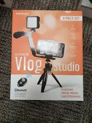 Merkury 6 PC Set Vlogging Kit - Ultimate Vlog Studio (Openbox)