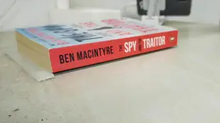 【露天書寶二手書T1/原文小說_PJM】The spy and the traitor : the greatest espionage story of the Cold War_Ben Macintyre