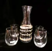 NWOT 5 PC WINE SERVICE SET - CARAFE w/WOVEN RAFFIA OVERLAY & 4 STEMLESS GLASSES