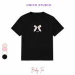 BABY TEE UNICH 100% 棉 T 恤高品質彈性 2 厚度型號“美國粉色蝴蝶結”