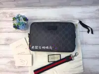 在飛比找Yahoo!奇摩拍賣優惠-《真愛名牌精品》GUCCI 495562 PVC 黑色手拿包