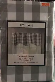 RYLAN ONE LINED VALANCE 52" WX 17" L CHECK/FIT UP TO 1.5" DIA ROD/WHITE & BLACK