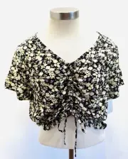 NWT SO GOODS FOR LIFE Juniors Short Sleeve Pullover V-Neck Floral Black Top Sz L