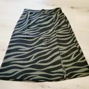 Ann Taylor Petite Zebra Print A-Line Skirt 2P Green Black Polyester