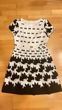 在飛比找Yahoo!奇摩拍賣優惠-Ej-iang 衣匠 IRIS艾莉絲 黑白透氣蝴蝶結印花氣質