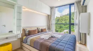 New Luxury skyrise bedroom in Phuket Town