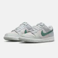 在飛比找momo購物網優惠-【NIKE 耐吉】休閒鞋 Dunk Low GS 大童鞋 女