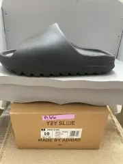 NEW - Adidas Yeezy SlideOnyx size 10