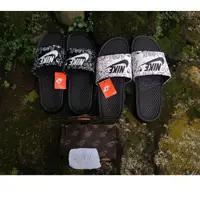 在飛比找蝦皮購物優惠-Oke Price Nike Benassi Doodle 