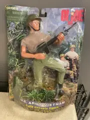 Hasbro G.I. Joe U.S. Army Vietnam (1998) Action Figure (DAMAGED BOX)