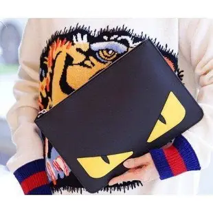 Fendi Pouch 黑色 防刮 牛皮 黃眼 魔魔 怪獸 手拿包 7N0078 現貨