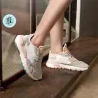 在飛比找蝦皮購物優惠-Adidas Nite Jogger 霧粉 三線反光 水原希