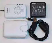 NEW Nikon S01 Coolpix Compact digital camera NRFB WHITE w/ Clutch