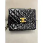 香奈兒漆皮黑金大LOGO 方包大CHANEL VINTAGE”肩背包