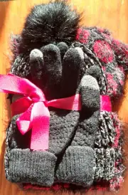 Aveda Women's Winter Set Gloves, Hat, and Fluffy Scarf Black and Red New!!