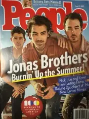 People Magazine June 27th 2022 Jonas Brothers