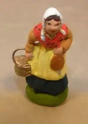 NEW Woman with a foot warmer, Carbonel Chip for Santons Marcel Carbonel Chip
