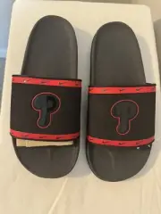 10M-NIKE OFFCOURT SLIDE PHILLIES-BLACK/ANTHRACITE-SPORT RED