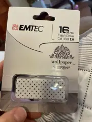 Emtec 16 GB Flash Drive USB 2.0 Wallpaper White