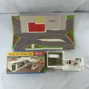 Matchbox MG-1 BP SERVICE STATION Vtg Open Box Complete With Forecourt Unused