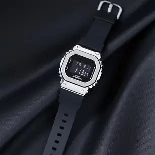 ∣聊聊可議∣CASIO 卡西歐 G-SHOCK 經典5600系列金屬色手錶-銀 GM-S5600-1