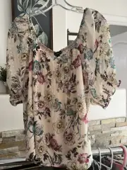 Torrid size 0 Square neck top, puff sleeves, lined great muted colors, peasant