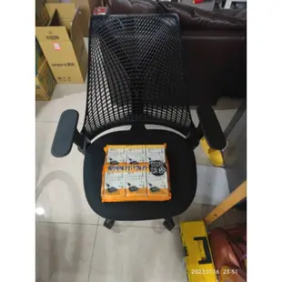 現貨自售 黑色 人體工學椅子 -Herman Miller SAYL Chair-把手伸縮款(全黑) 限淡水自取