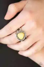 Paparazzi Ring- Cliff Climber- Yellow Triangle Crackle Stone- Ornate Silver