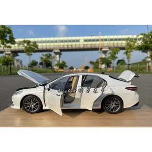 BuyCar模型車庫1/18  1:18 TOYOTA CAMRY 8.5代 豐田 模型車 送車牌 小改款