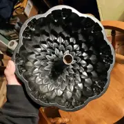 Nordic Ware "Chrysanthemum" Bundt Pan baking NEW