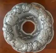 Nordic Ware USA Fall Harvest Bundt Cake Pan 10 Cups/2.4 Liters Leaves Acorns