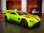 ASTON MARTIN VANTAGE GTE CUSTOM EDITION 1/64 HW CUSTOM RIMS AND TIRES ADDED