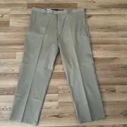 Dockers Men’s Classic Fit Anti Wrinkle Flat Front Khaki Pants Size 40/30
