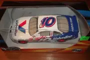 JOHNNY BENSON #10 VALVOLINE NASCAR HOT WHEELS RACING 2001 1:24 SCALE (57)