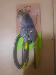 Ratchet Pruner/Garden Secateurs/Garden Snips(brand new)