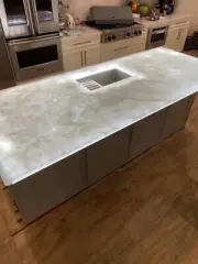 White Quartz Stone Countertop Slab Table Elegant Look Dining Table for Home Deco