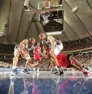 Duke Carlos Boozer grabbing loose ball in front of teammate Shane - Old Photo