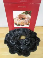Williams-Sonoma Wreath Bundt Cake Pan Nordic Ware
