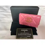 二手折扣 CHANEL 香奈兒 AP1790 小羊皮 CHANEL 香奈兒 19 口蓋卡片夾 桃紅色 卡包