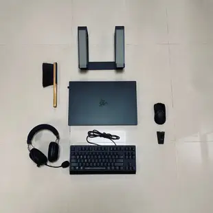 RAZER “𝘽𝙇𝘼𝘿𝙀 𝟭𝟳” 電競筆記型電腦