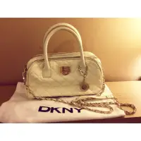 在飛比找蝦皮購物優惠-DKNY 全白真皮菱格 手提包/斜背包