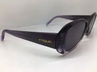 在飛比找Yahoo!奇摩拍賣優惠-Vogue 透明紫色紫色板材框太陽眼鏡女墨鏡
