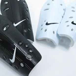 NIKE 基本款 護脛 保護脛骨 訓練 比賽用 SP0040101 白 附收納袋【iSport愛運動】