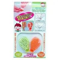 在飛比找PChome商店街優惠-日本製 AIWA 指縫清潔刷(綠色&橘色) 2入