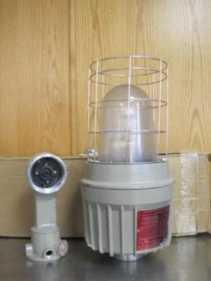 NEW KILLARK METAL HALIDE LIGHT LAMP EZP320 PULSE START WIRE GUARD & MOUNT