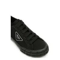 在飛比找蝦皮購物優惠-Prada Logo Printed 帆布輪胎鞋