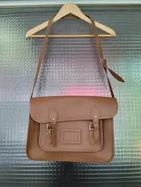 在飛比找Yahoo!奇摩拍賣優惠-英國 The Cambridge Satchel Compa