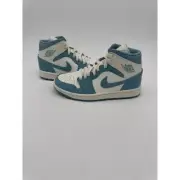 Jordan 1 Mid University Blue Women's Size 6